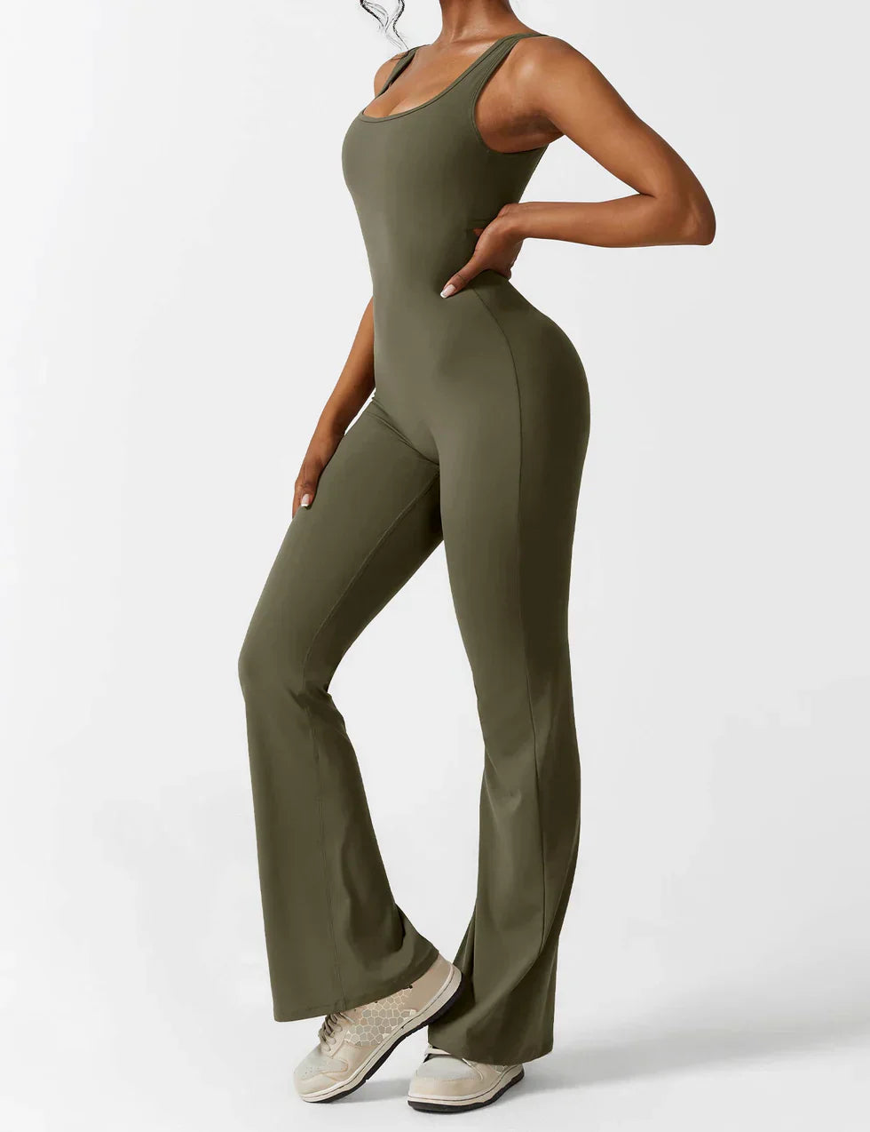 Curvansa - Flare V-rygg Jumpsuit